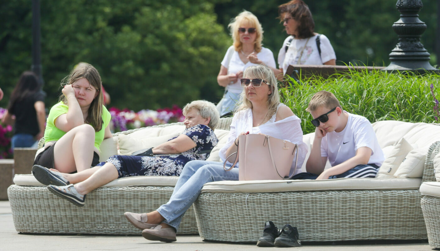 «Я бы что предложила: сделать июнь учебным месяцем». Российским школьникам хотят сократить летние каникулы