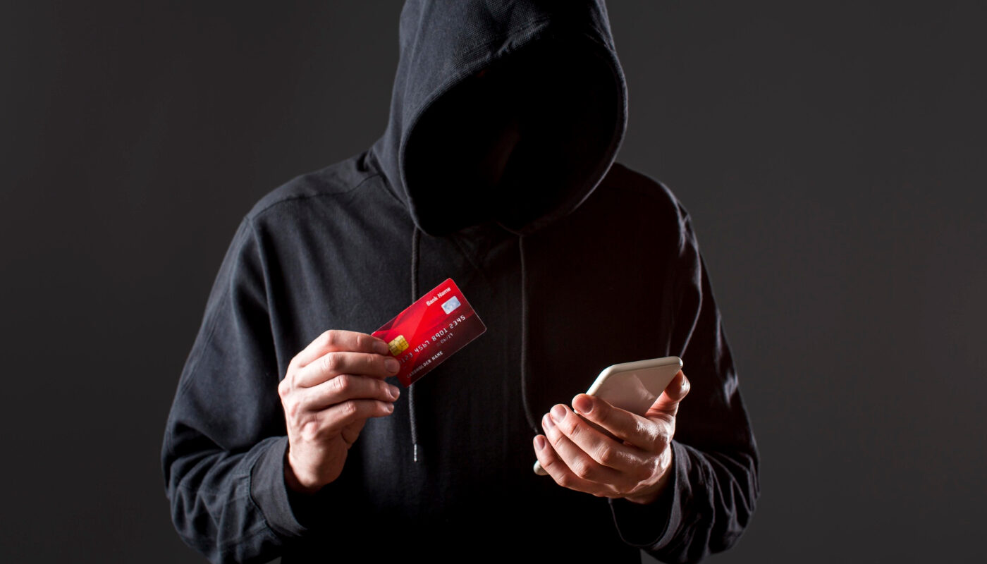 Мошенники не дремлют: аферисты разработали новый способ выманивания денег у пенсионеров