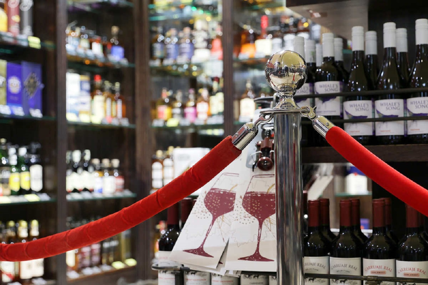 В Вологде и Череповце осталось примерно по 20 алкомаркетов