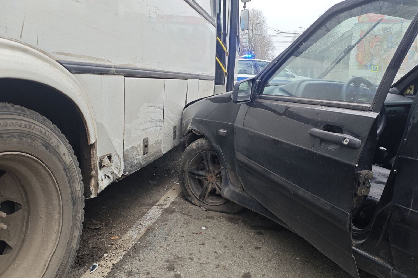 В Вологде 11-летний мальчик получил травмы в ДТП автобуса и легковушки