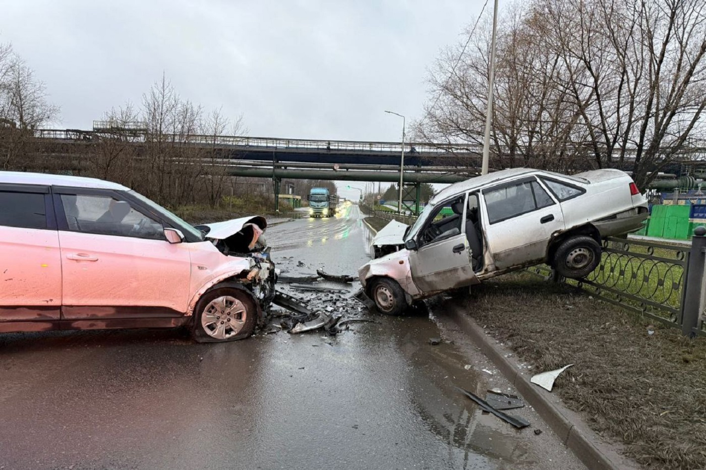 Водитель без прав устроил крупную аварию в Череповце