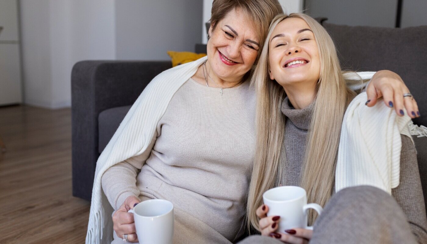 Что подарить самому родному человеку на День матери: 5 идей, которые говорят больше слов