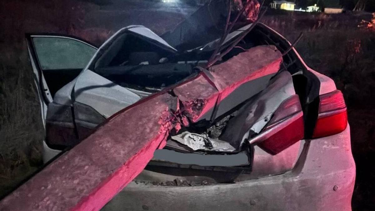 На вологжан рухнул столб