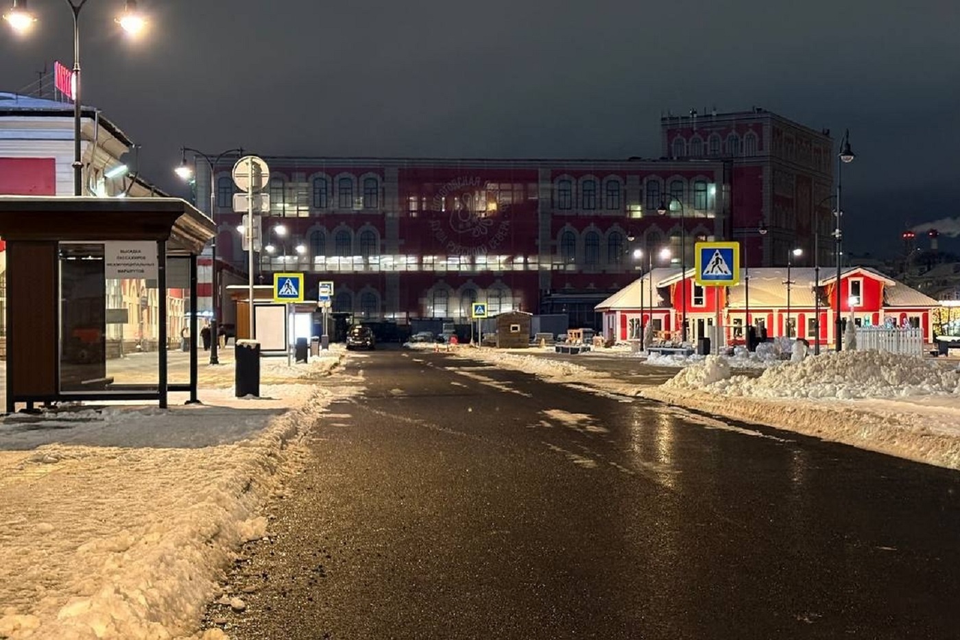 На привокзальной площади открыто движение общественного транспорта