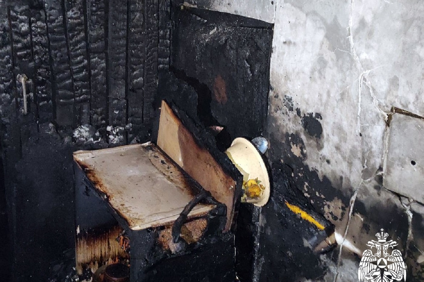 20 человек эвакуировались из горящей коммуналки в Череповце