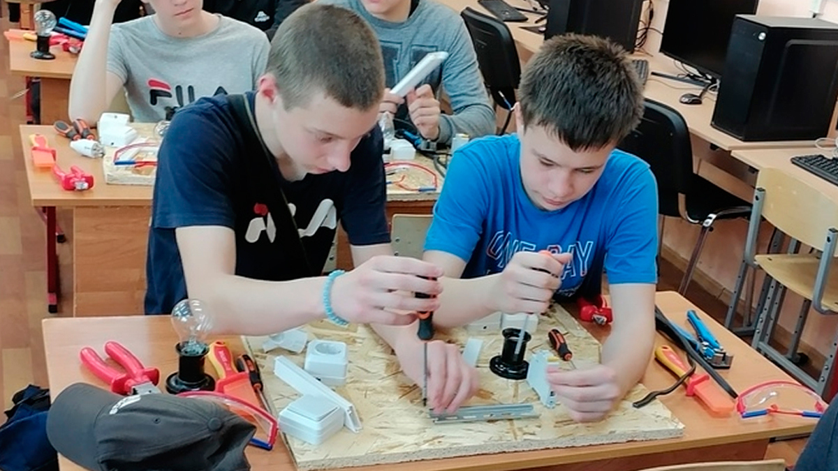 Вологодских школьников обучают рабочим специальностям