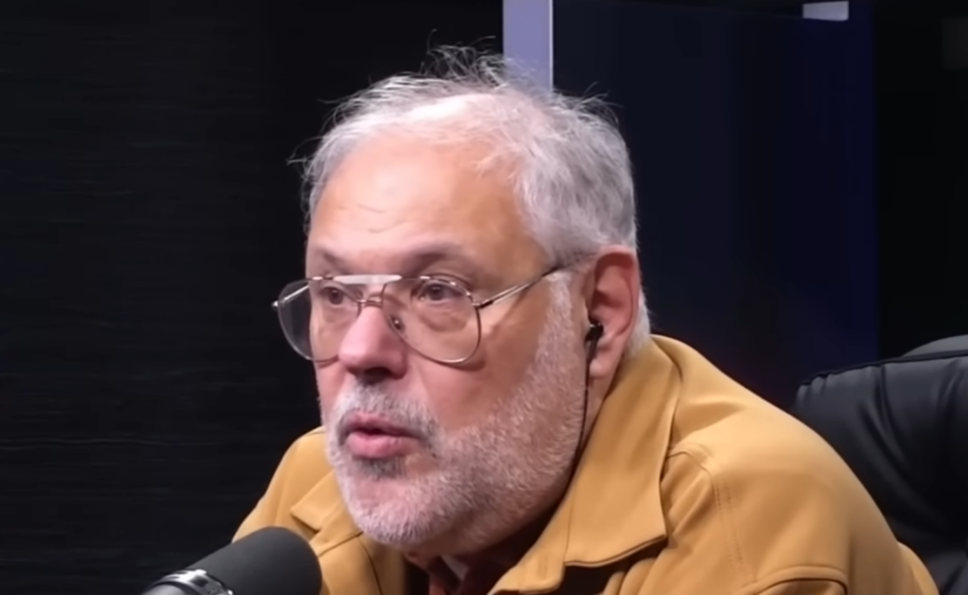 «Народ раздражают специально»: Михаил Хазин предупредил о негативе, который несет повышение утильсбора и НДС