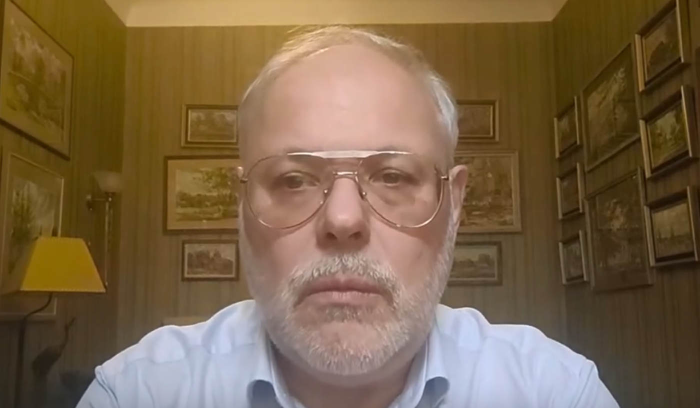 “Эти мирные предложения рассматривать всерьёз не нужно”: Михаил Хазин прокомментировал мирный план США по Украине