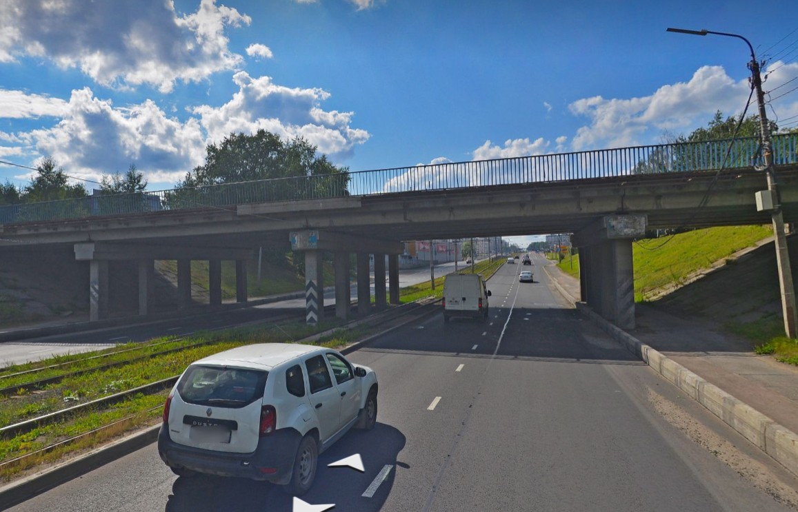 Машина переехала молодую череповчанку, упавшую с моста