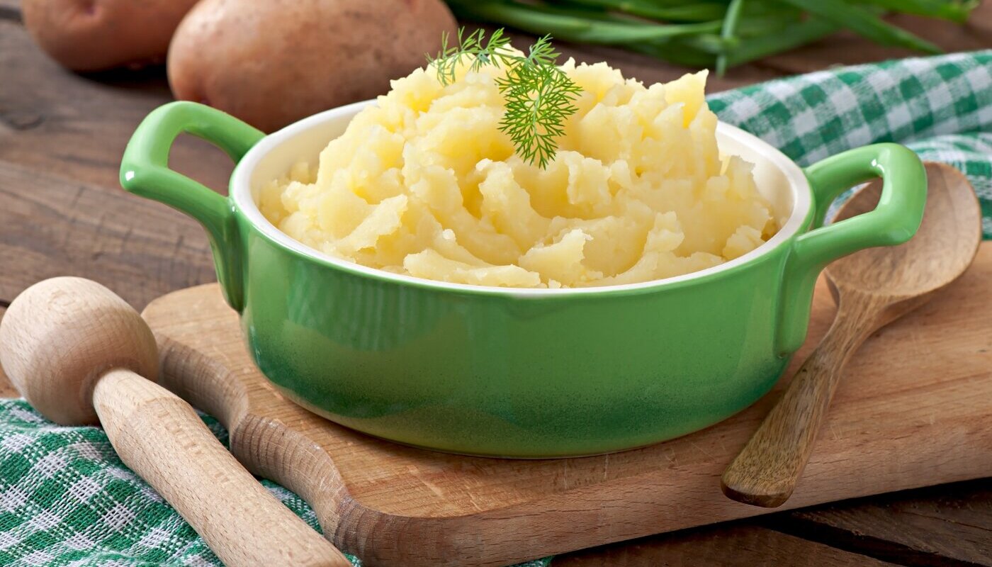 Идеальное картофельное пюре можно приготовить заранее: 24 часа в холодильнике — и оно становится только лучше!