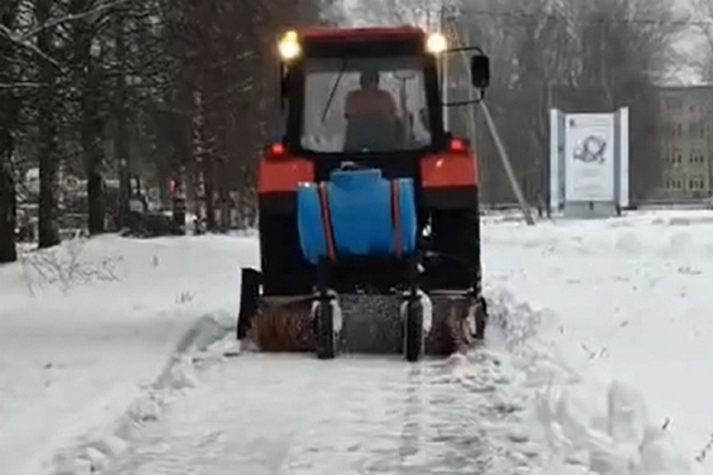Снег в Вологде начал убирать социально ответственный бизнес