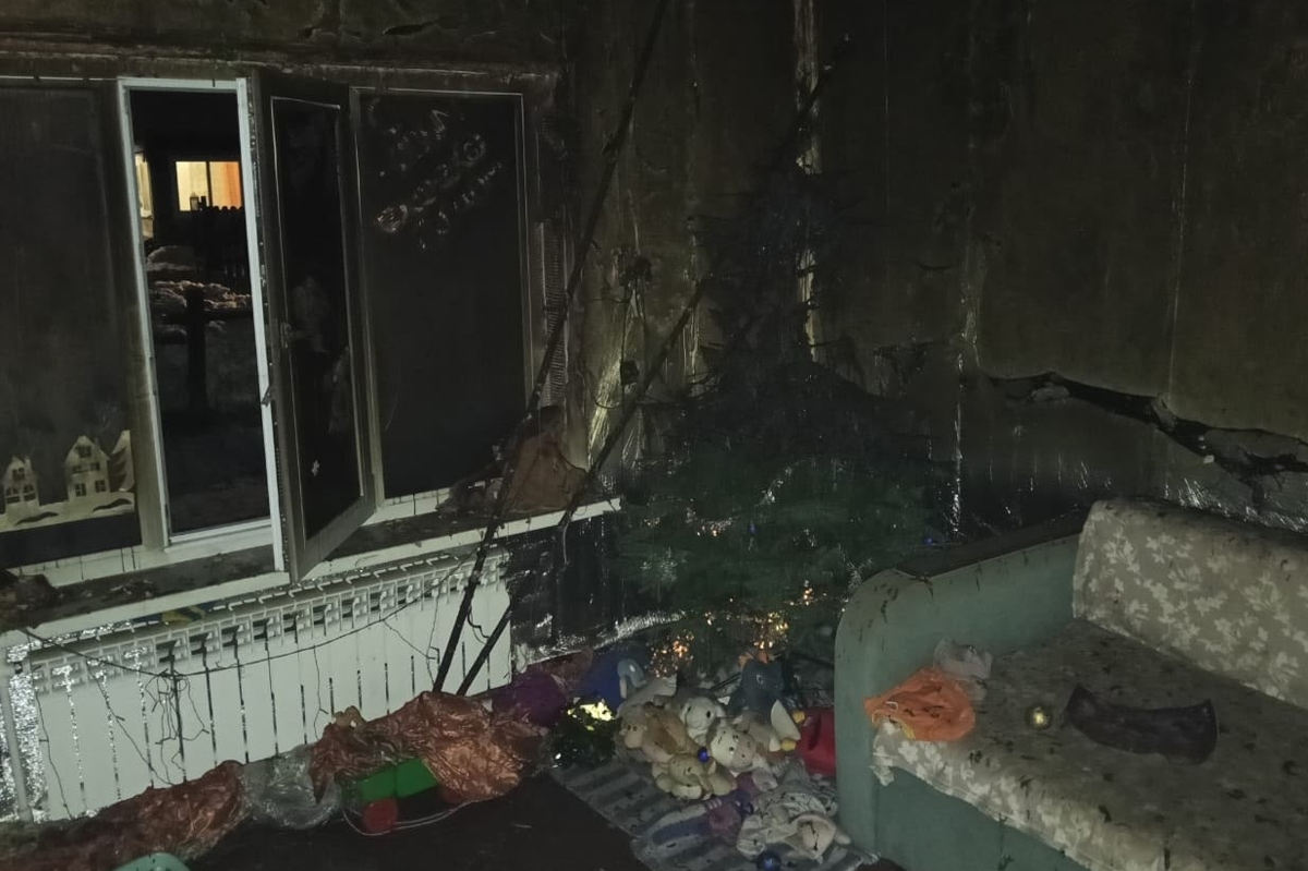 Под Бабаевом трое детей оказались в горящей квартире