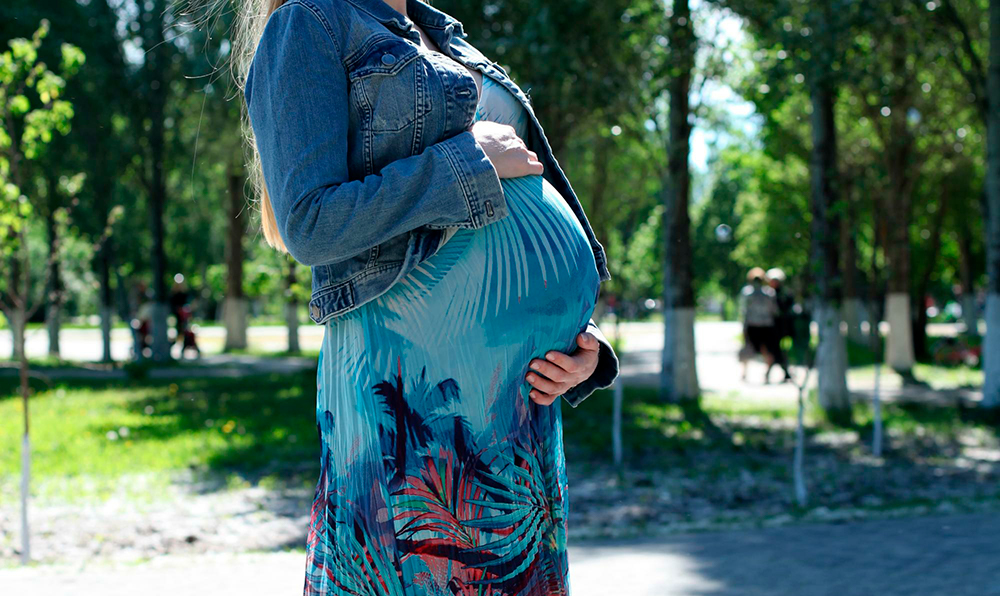 Стоматолог приняла роды у школьницы в автобусе