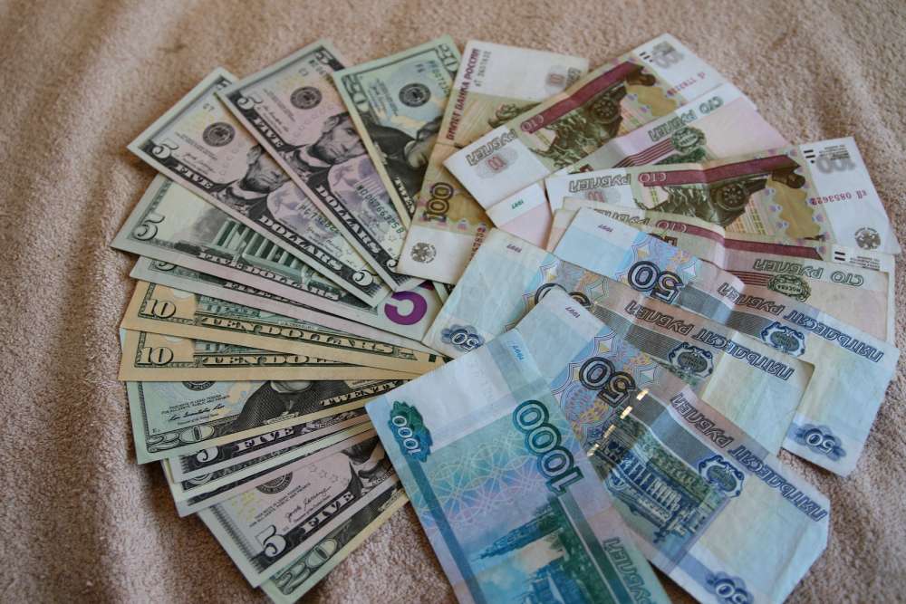 Деньги снова свободны: Банк России отменил ограничения на переводы за рубеж — что это значит для бизнесменов и мигрантов