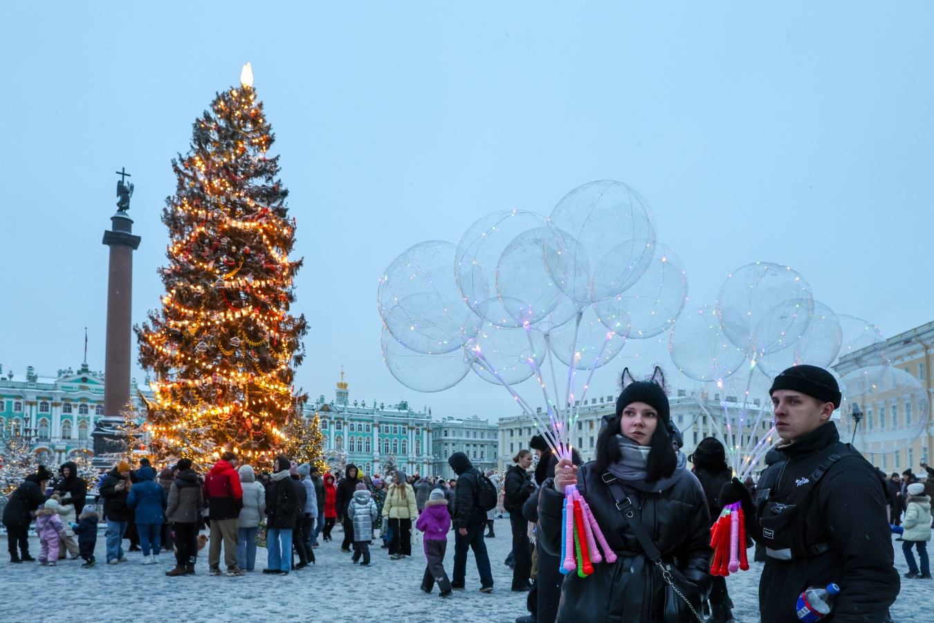 Зимний Петербург: куда идти в Новый год и где ловить праздничное настроение