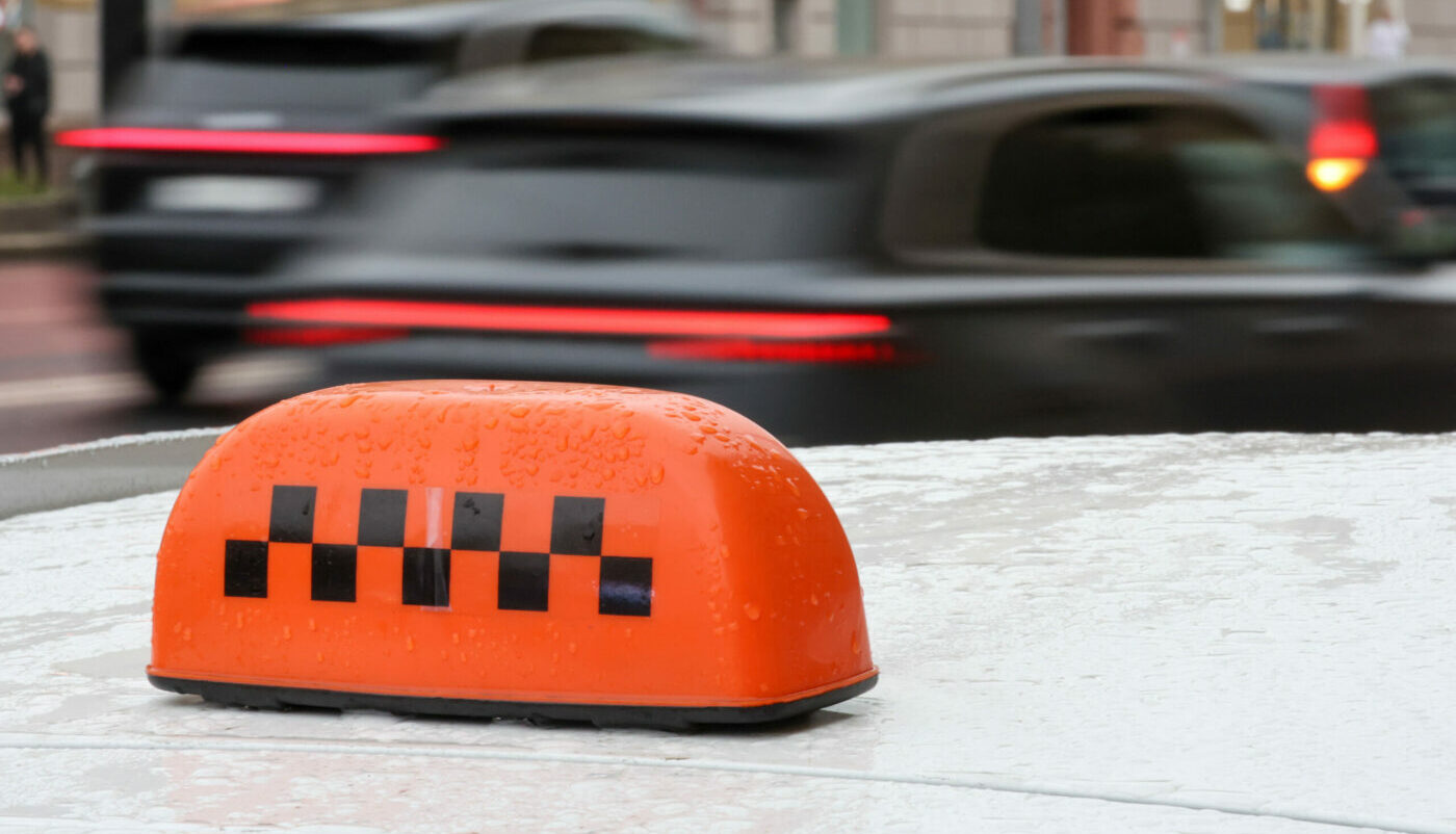 Чаша терпения переполнена. Водители “Яндекс Такси” готовят массовую забастовку из-за нового сбора агрегатора