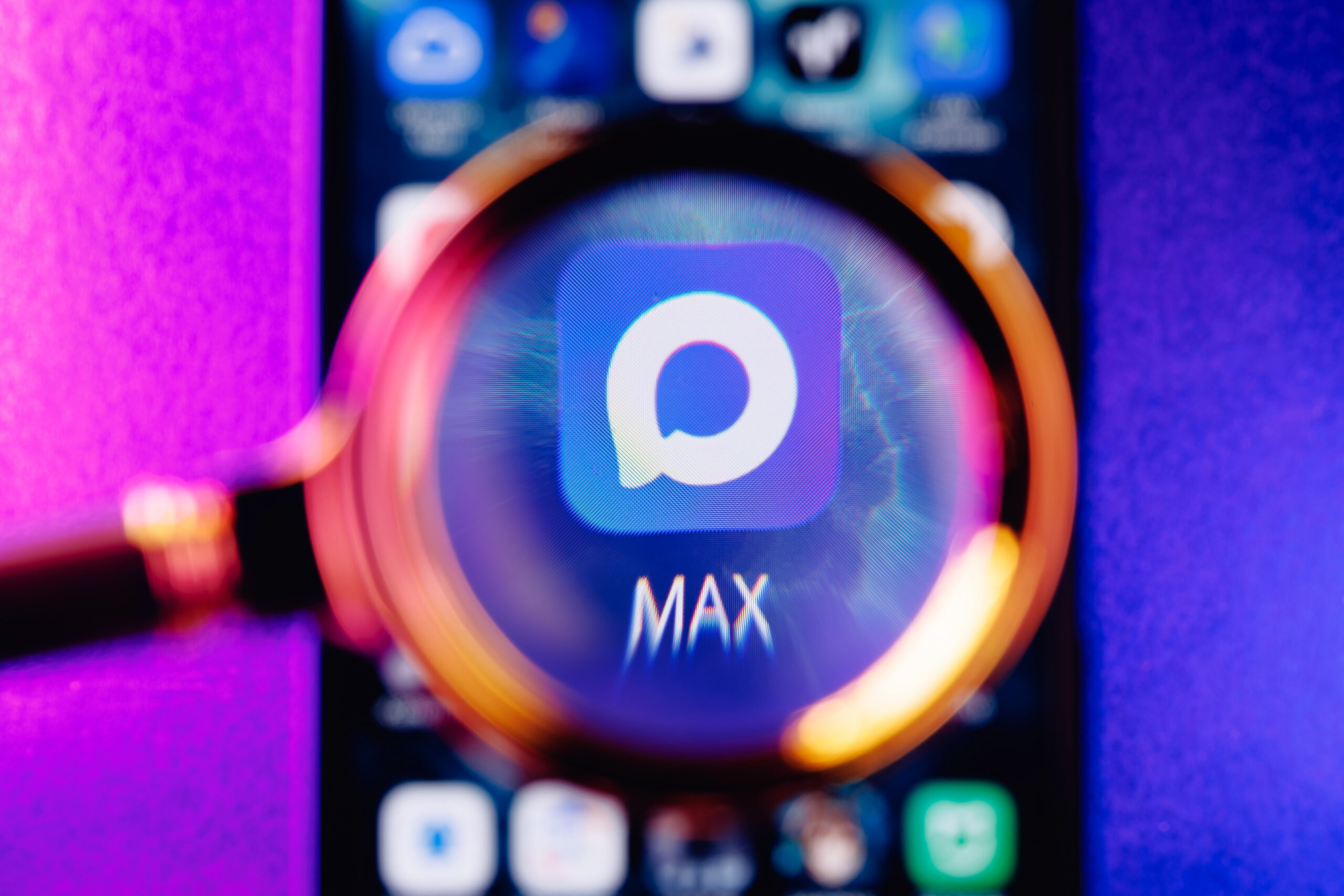 Max вместо WhatsApp: перезагрузка переписки или компромисс безопасности?