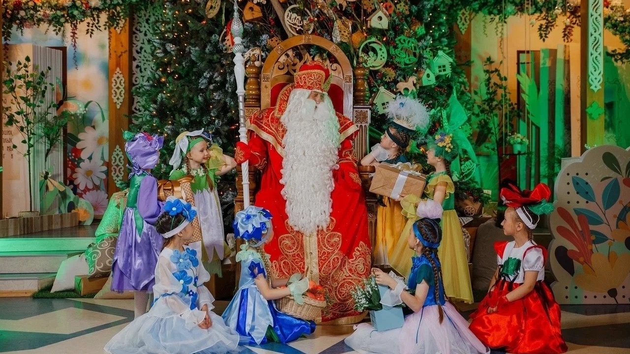 Горячая линия с Дедом Морозом начала работать в России