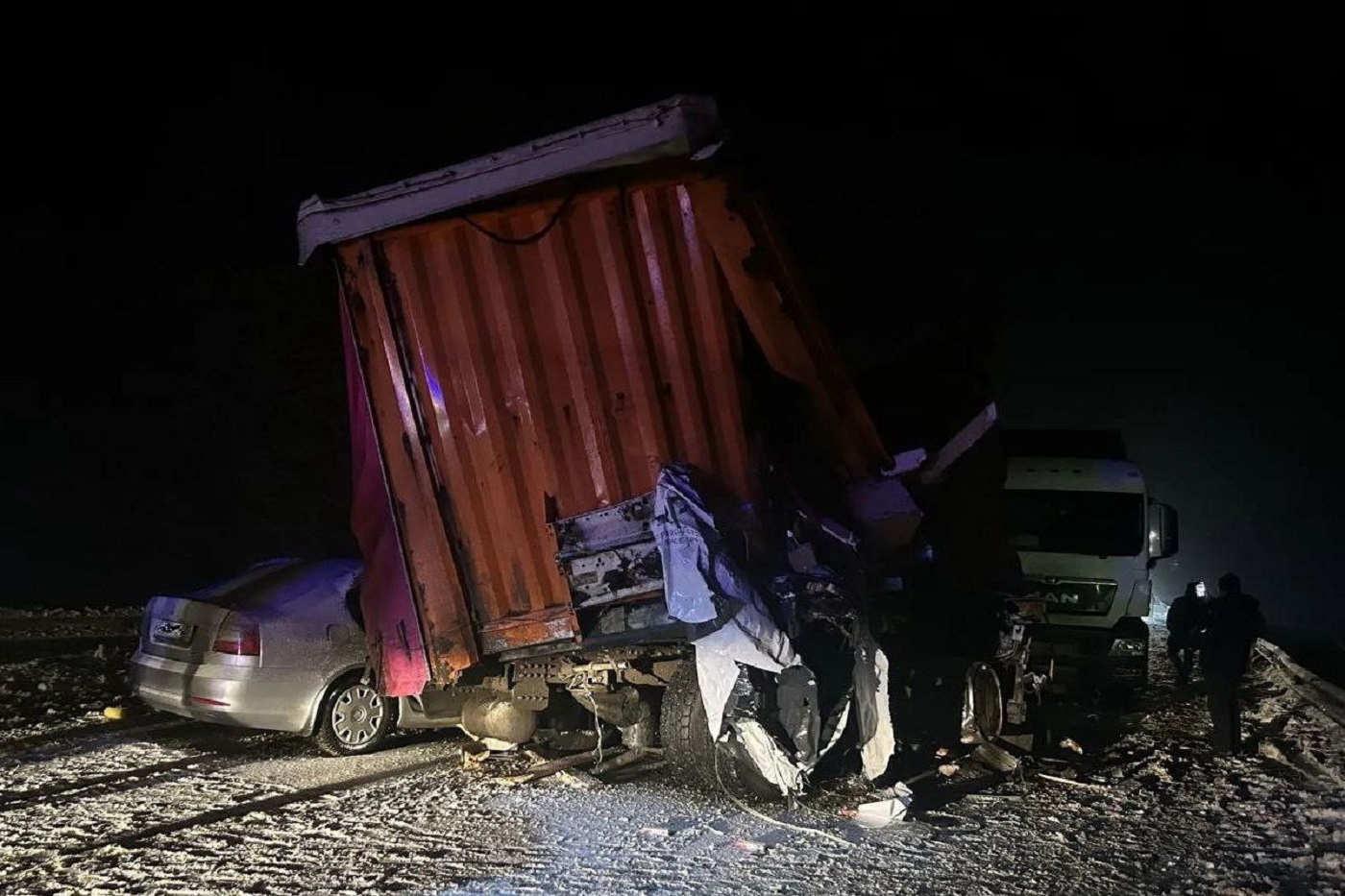 Два человека погибли при столкновении четырех машин под Вологдой