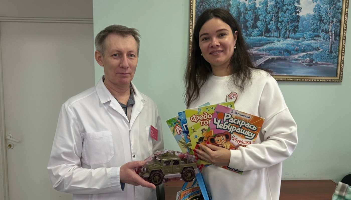 Вологодские депутаты подарили «коробки храбрости» детям, которые лечатся в больницах