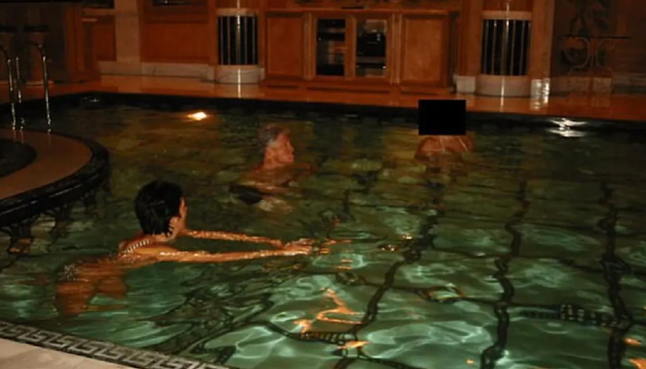 Файлы Эпштейна показывают порочные связи многих известных людей