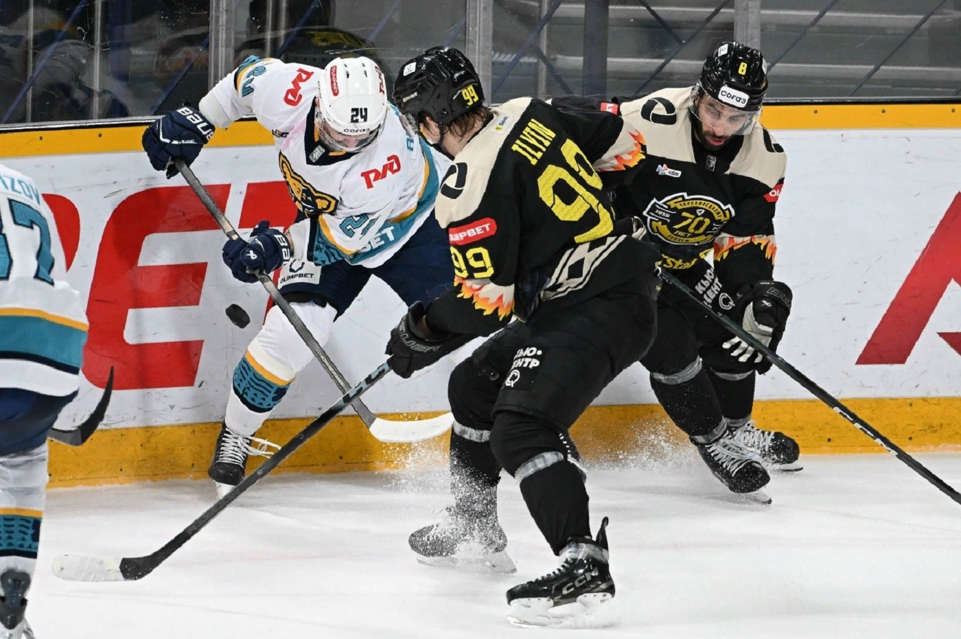 Хоккеисты «Северстали» одержали трудовую победу над одним из аутсайдеров «Запада»