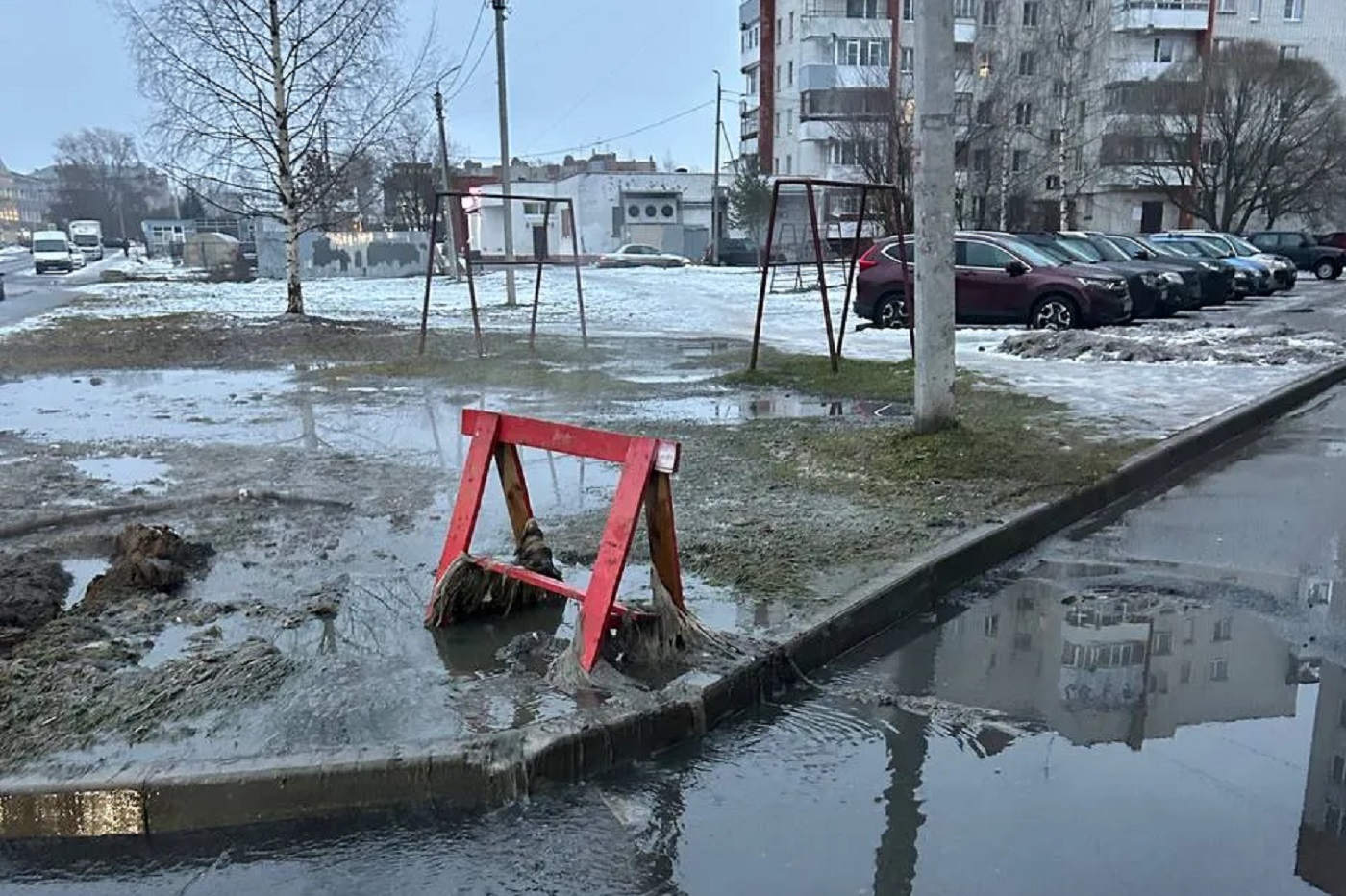 В Вологде установили три насосные станции для устранения излива на улице Конева