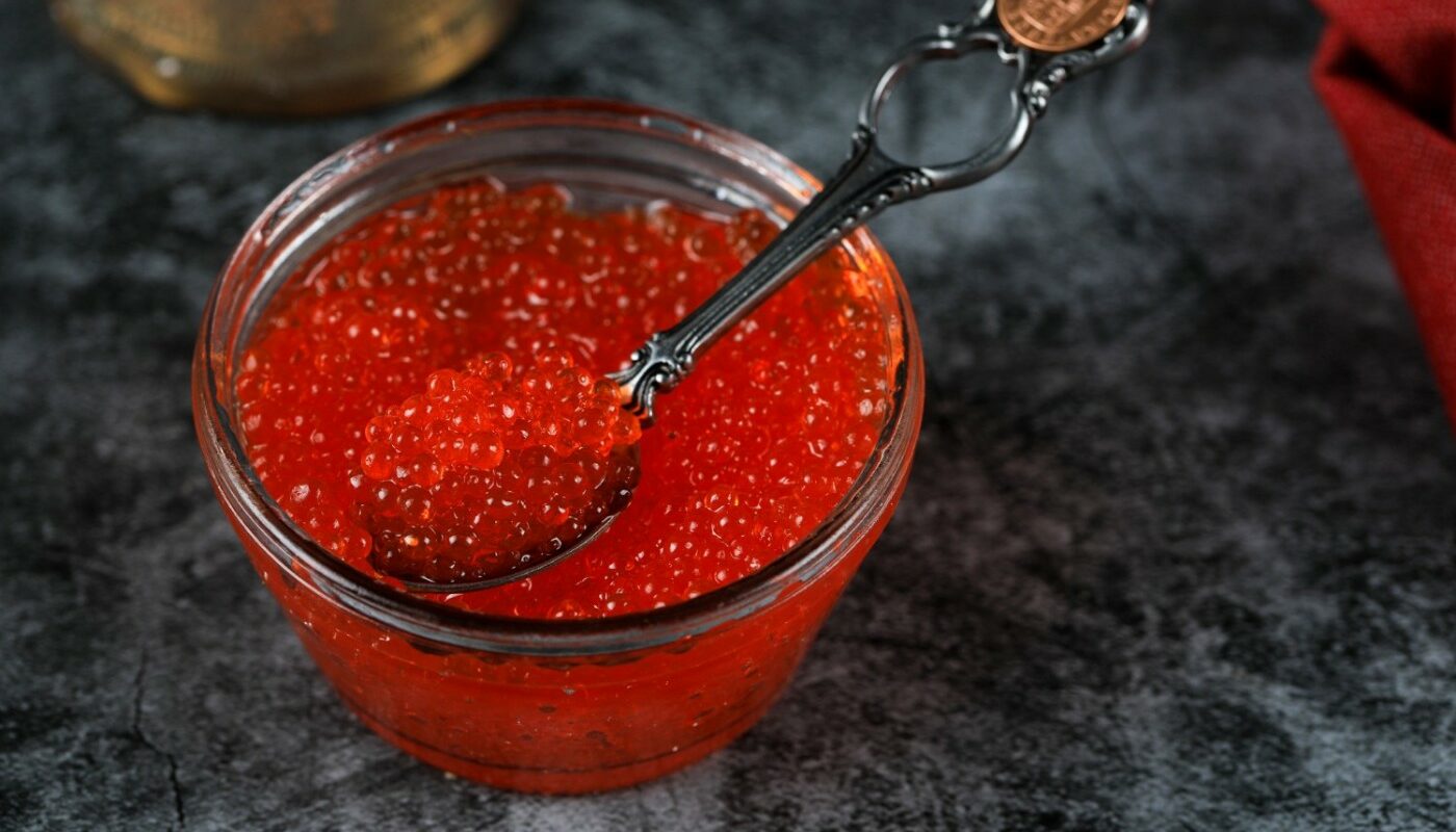 Всего 2 фразы на банке, из-за которых красную икру вологжанам нужно оставить в магазине