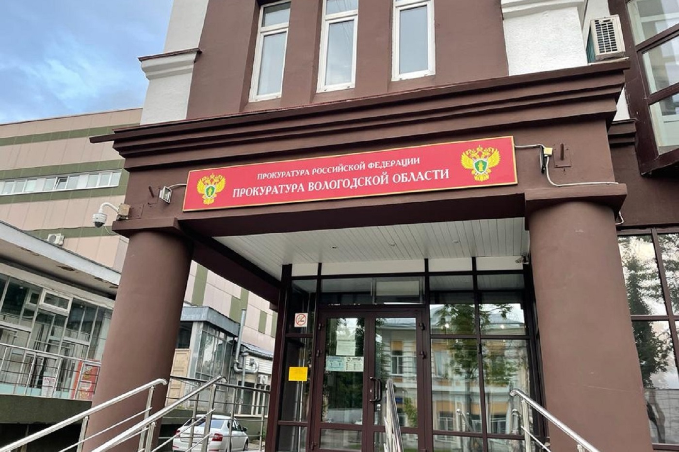 Экс-заместителя вологодского СИЗО будут судить за взятку и превышение полномочий