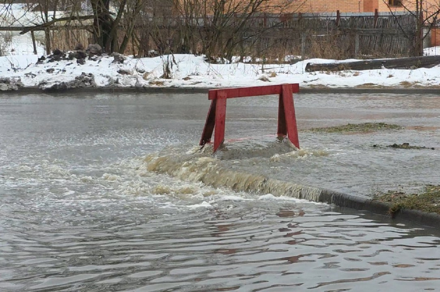 Администрация Вологды объяснила причину запаха нечистот на улице Конева