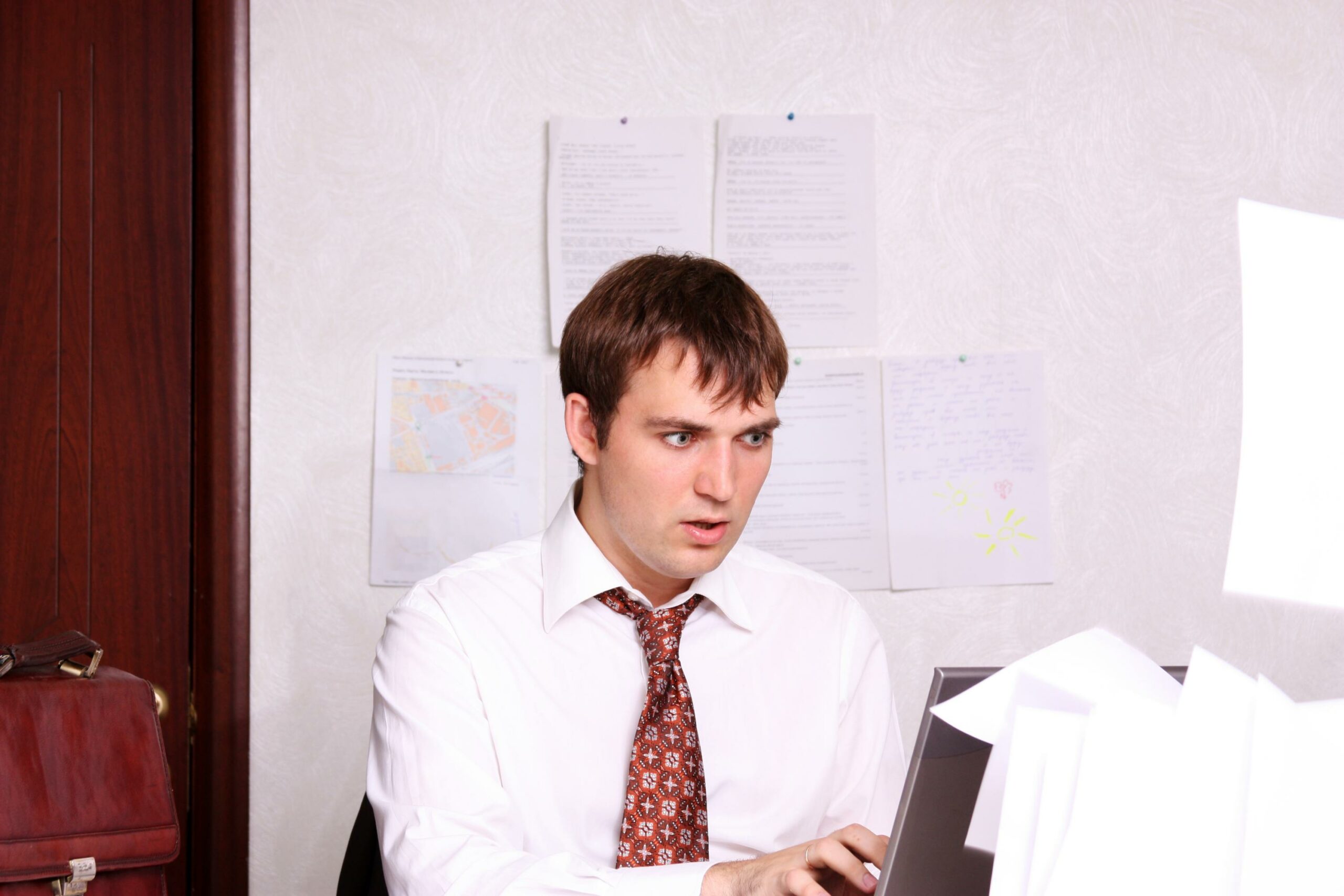 Мужчины ссорятся на работе, чтобы содержать женщин