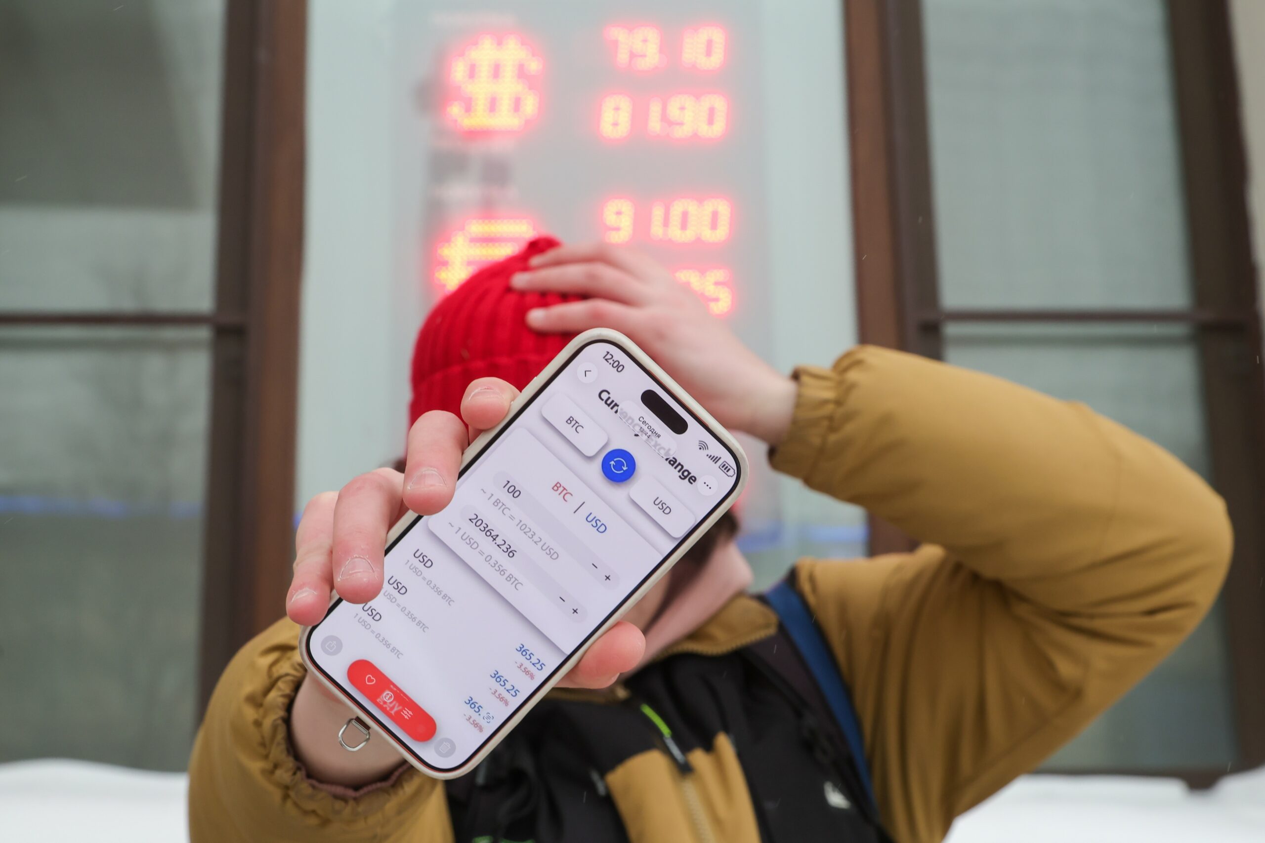 Ставка 21%, а толку? Почему в России бешено растут цены, пока Центробанк «закручивает гайки»