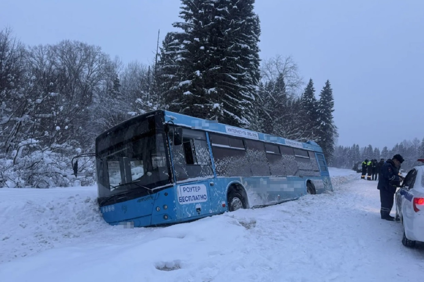 Автобус улетел с дороги под Великим Устюгом