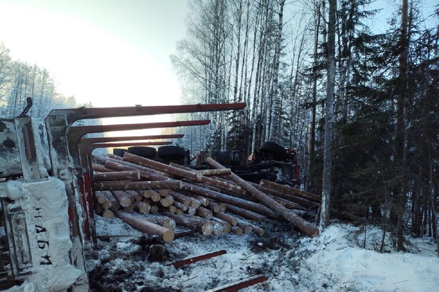 Водитель лесовоза погиб в ДТП в Бабаевском округе