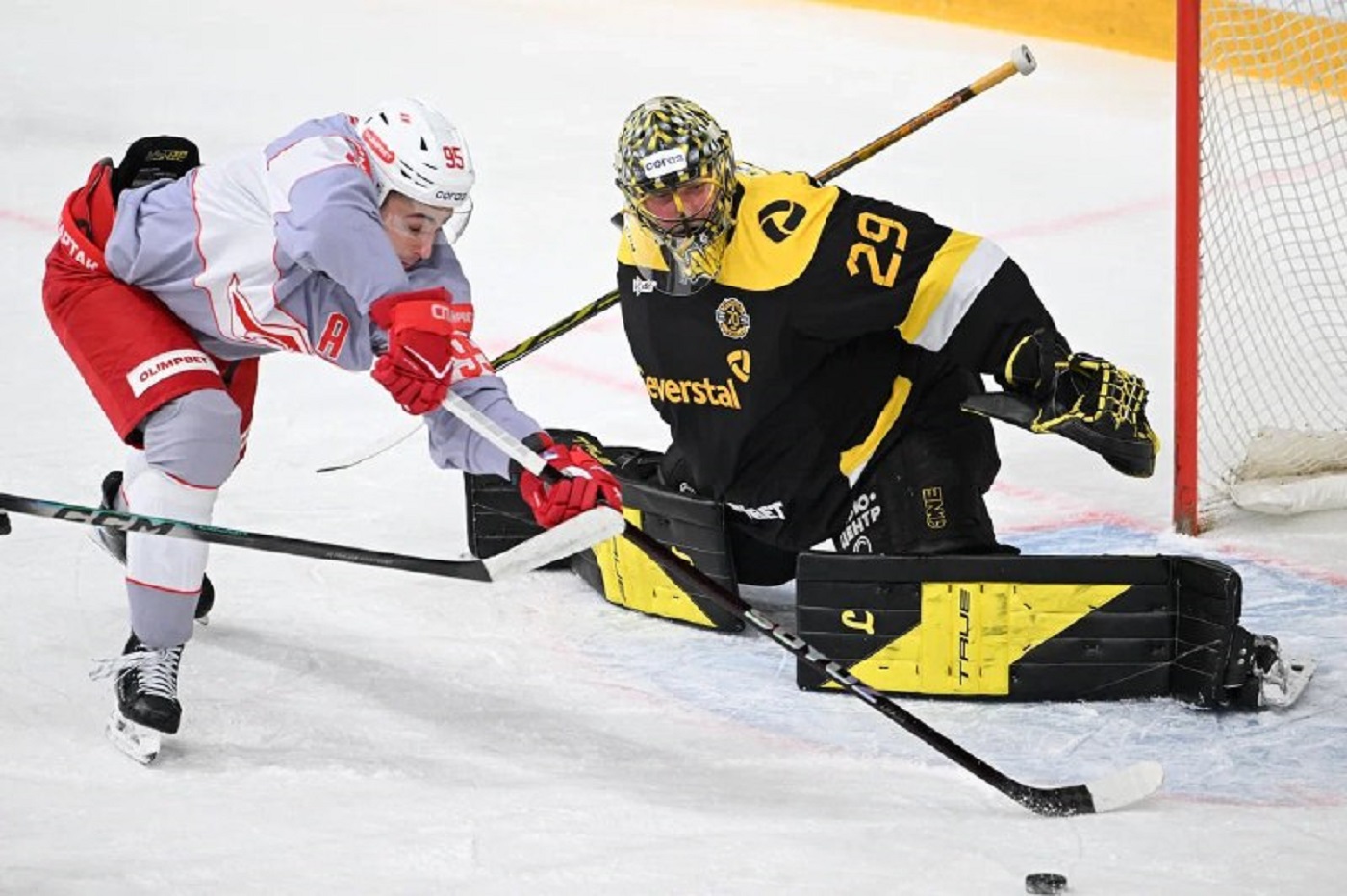 «Северсталь» на своем льду проиграла московскому «Спартаку»