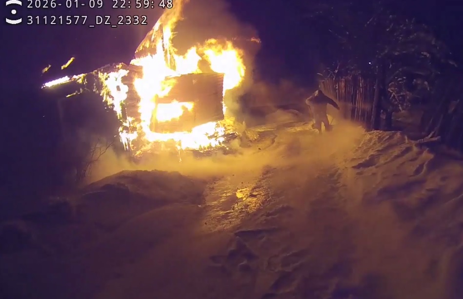 В Вологде полицейские спасли семью из горящего дома