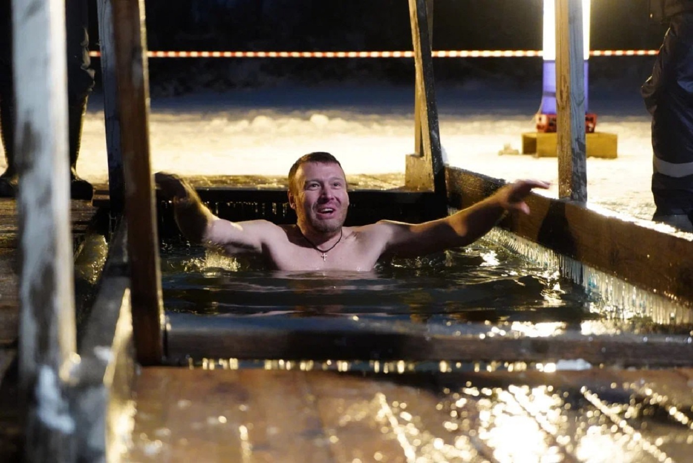 Более 600 вологжан окунулись в купели в Крещенскую ночь