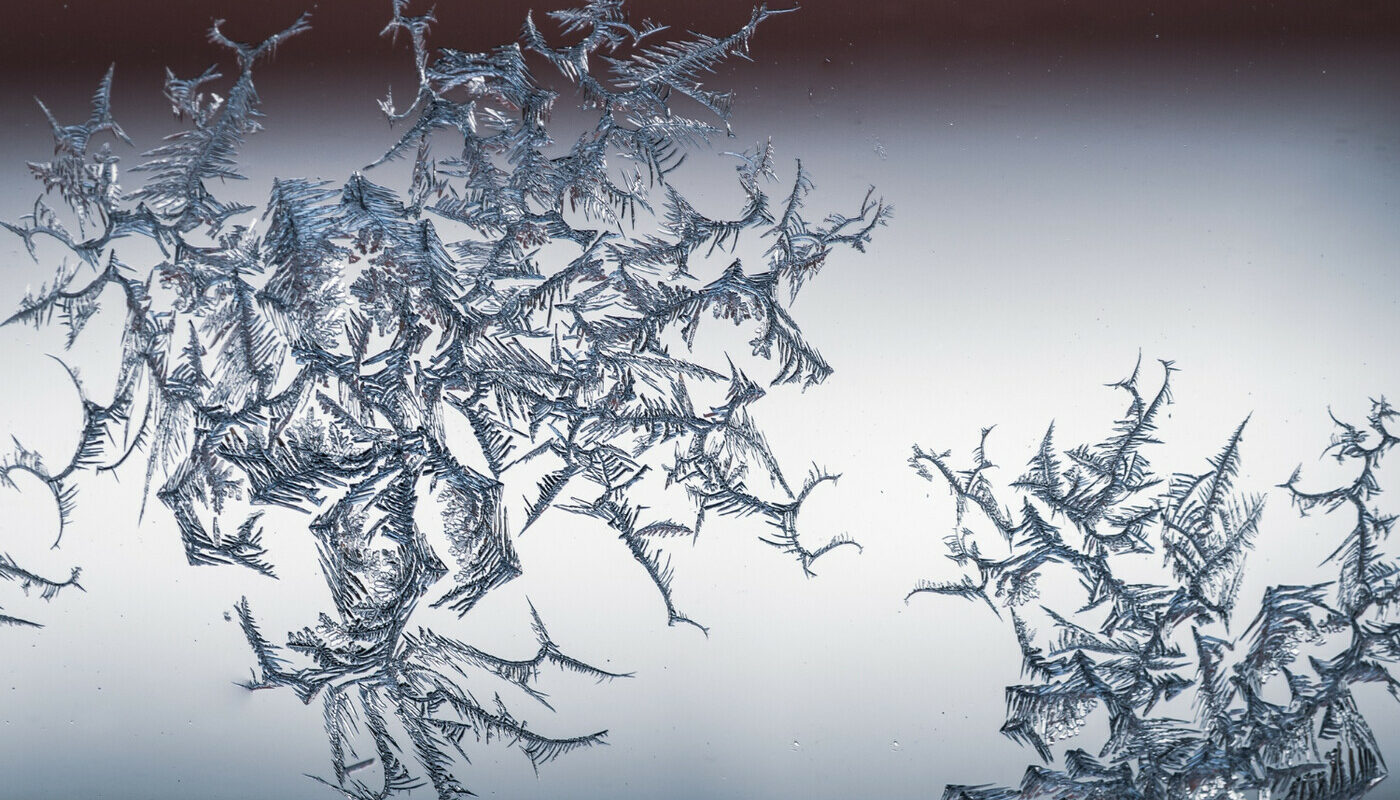 В Москве Останкинскую телебашню за несколько часов сковало льдом