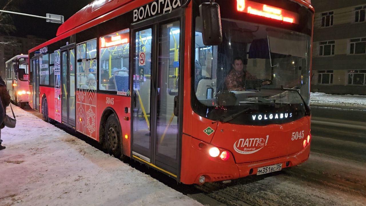 В Вологде на маршруты выйдет 21 новый красный автобус