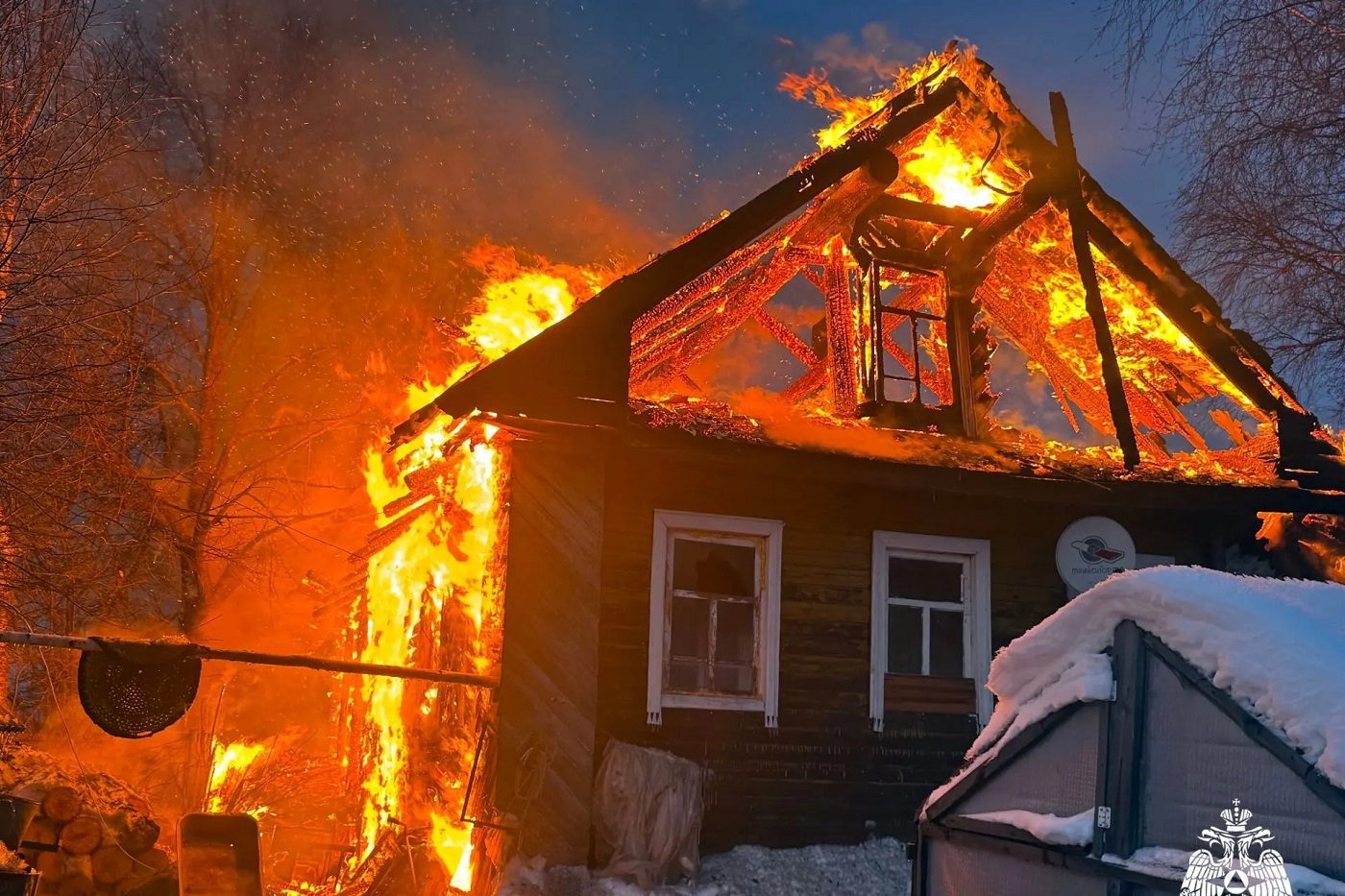 Под Никольском семья осталась без крыши над головой