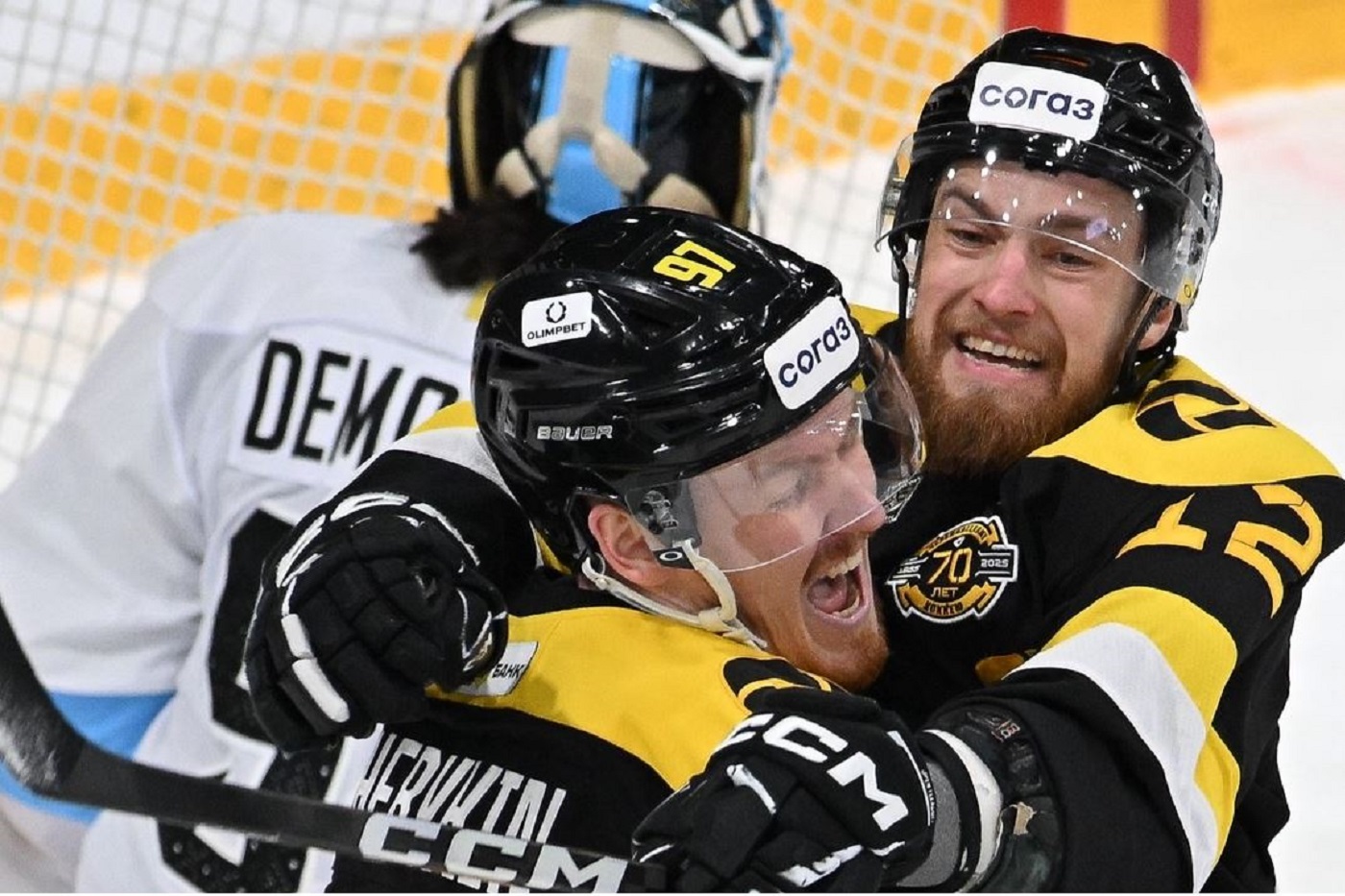 «Северсталь» на домашнем льду одержала сложную победу над минским «Динамо»