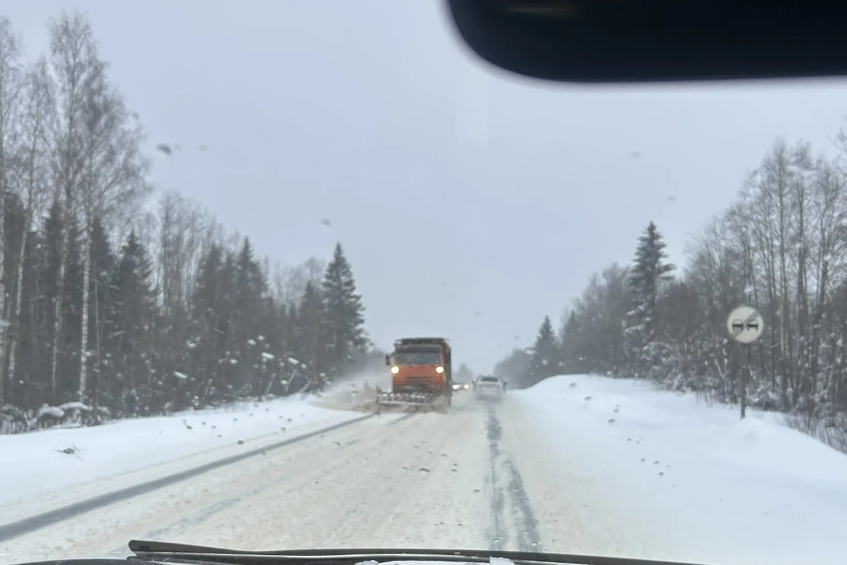 На Вологодчине усиленно убирают снег