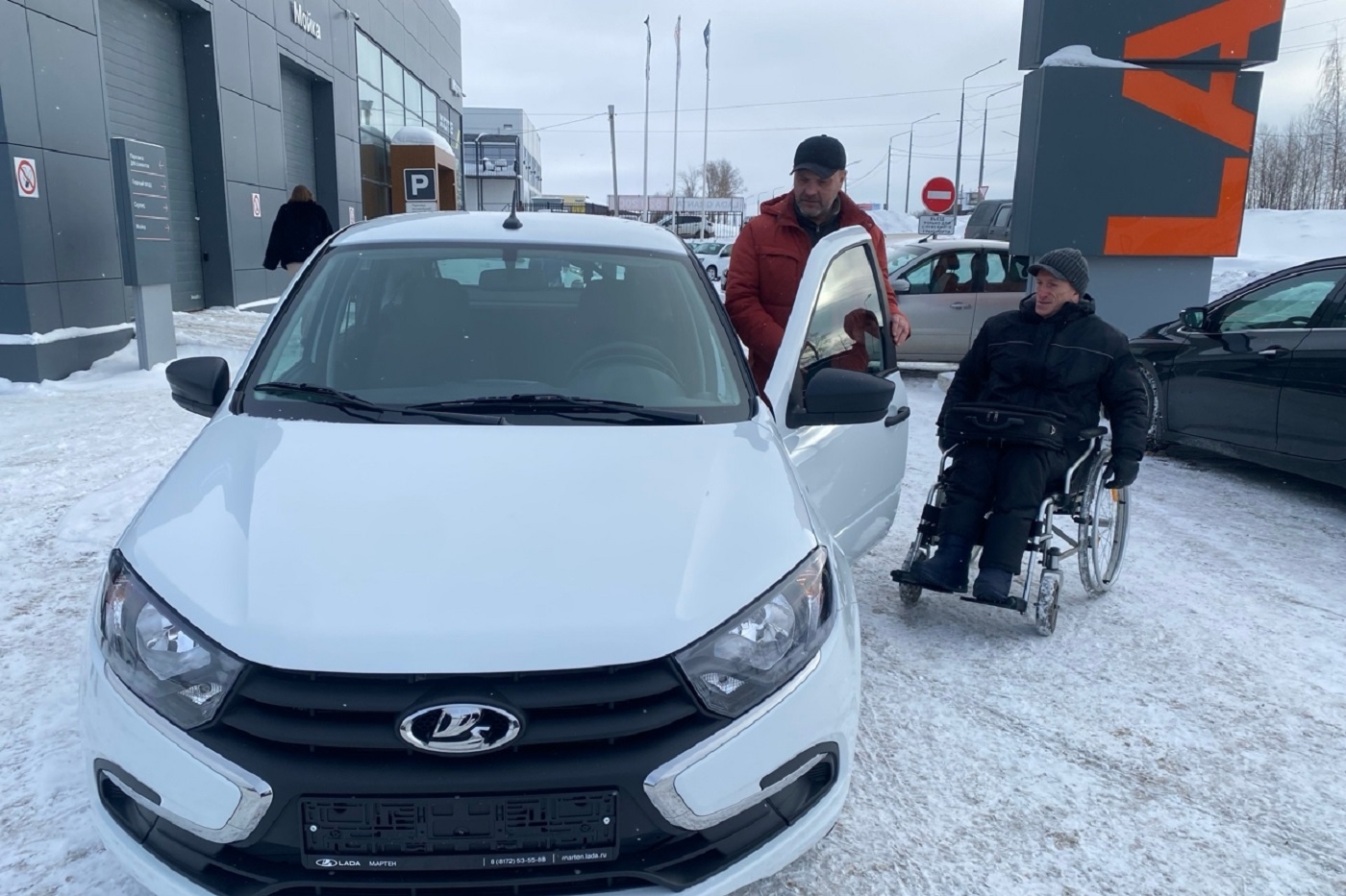 Пострадавшие на производстве вологжане получили автомобили