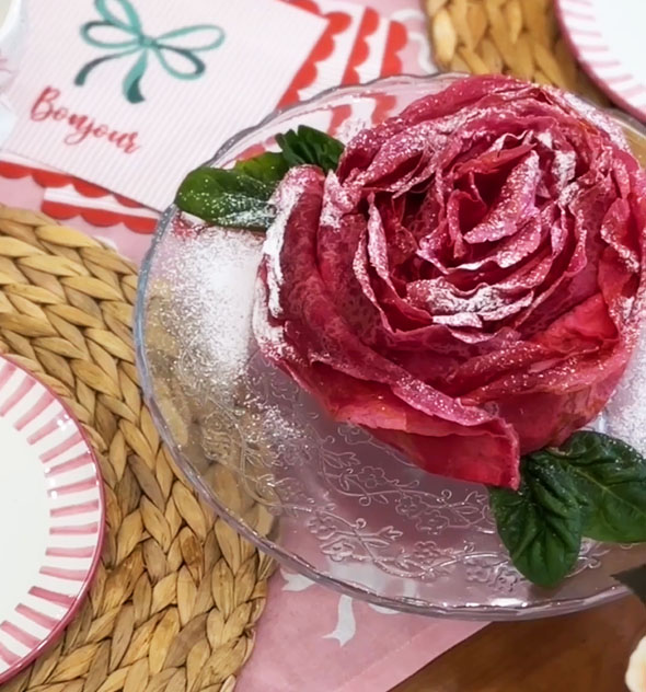Как собрать блинный торт-розу, чтобы все гости ахнули