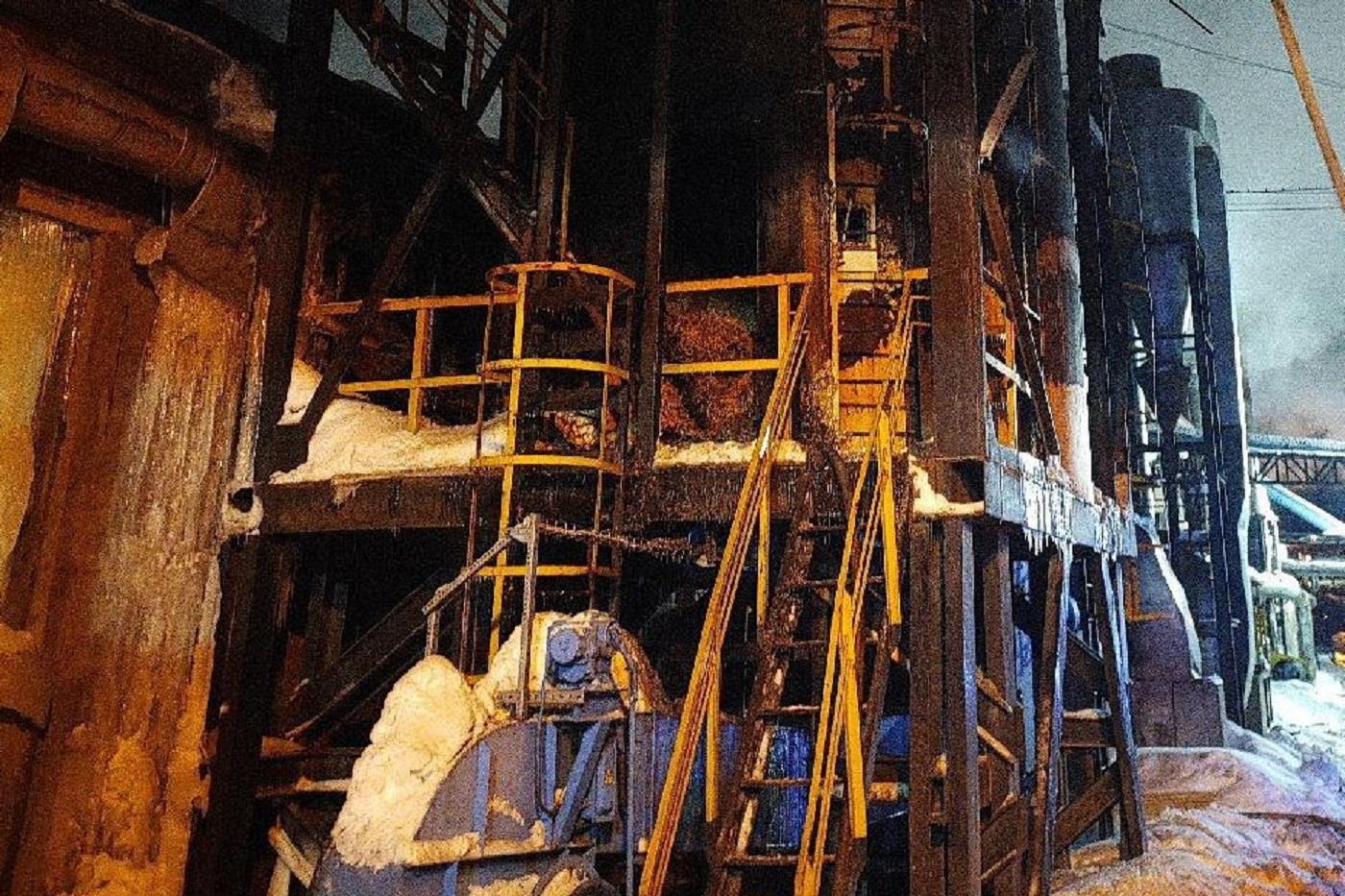 Пожар на фанерно-мебельном комбинате произошел сегодня в Череповце