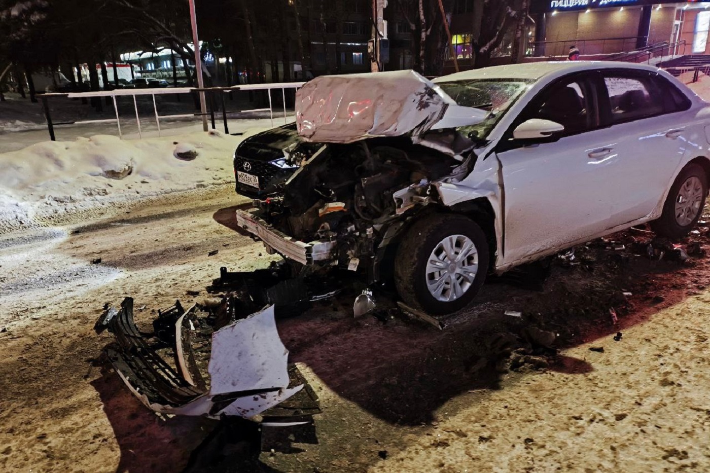 Китайский автомобиль врезался в автобус в Вологде