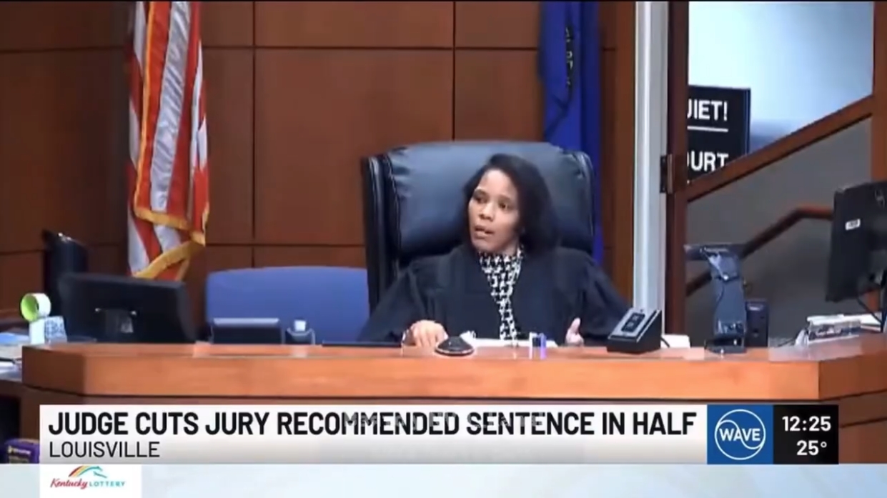 Судья пожалела преступника после пикантного обещания