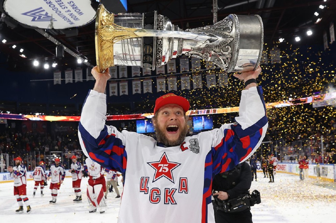 Знаменитый хоккеист привезет в Вологду символ побед