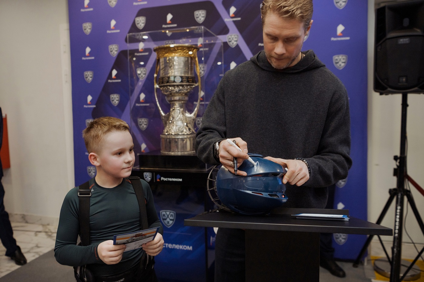 Вологжане увидели главный трофей чемпионата Континентальной хоккейной лиги