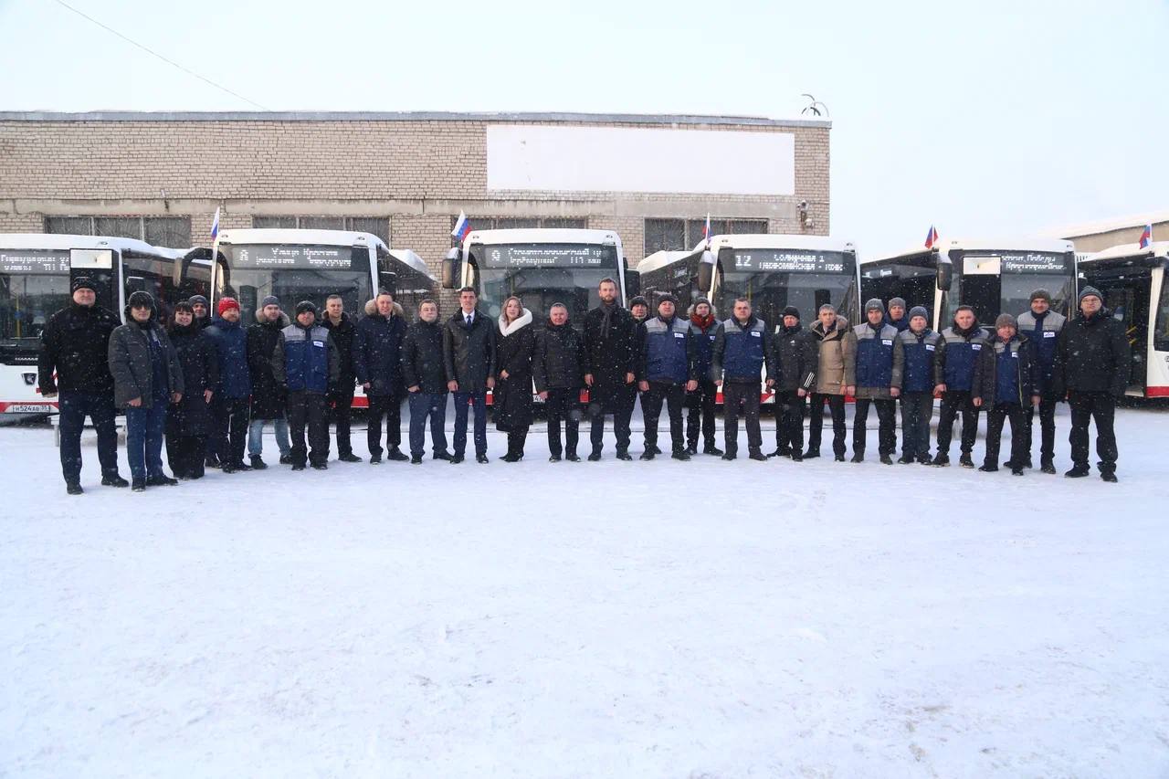 На улицы Череповца вышли 15 новых автобусов на газу